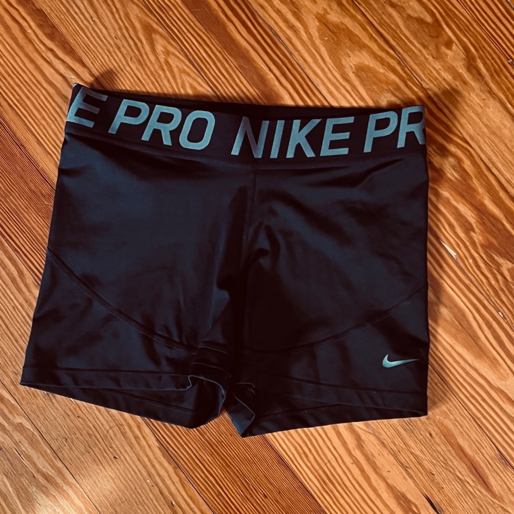 Nike pros! Great condition and barely worn! Size L